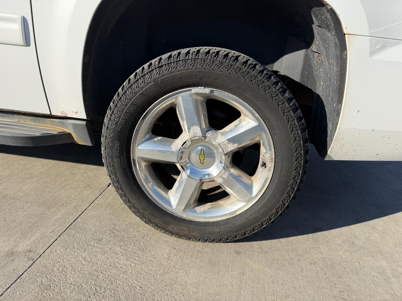 Chevrolet Suburban 4WD 4dr 1500 LT 2013