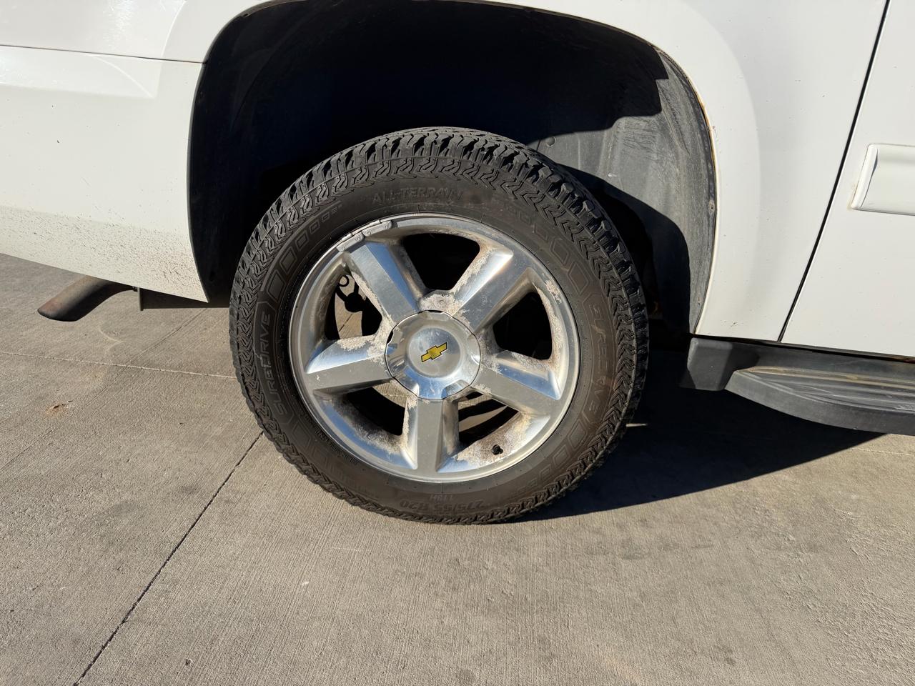 Chevrolet Suburban 4WD 4dr 1500 LT 2013