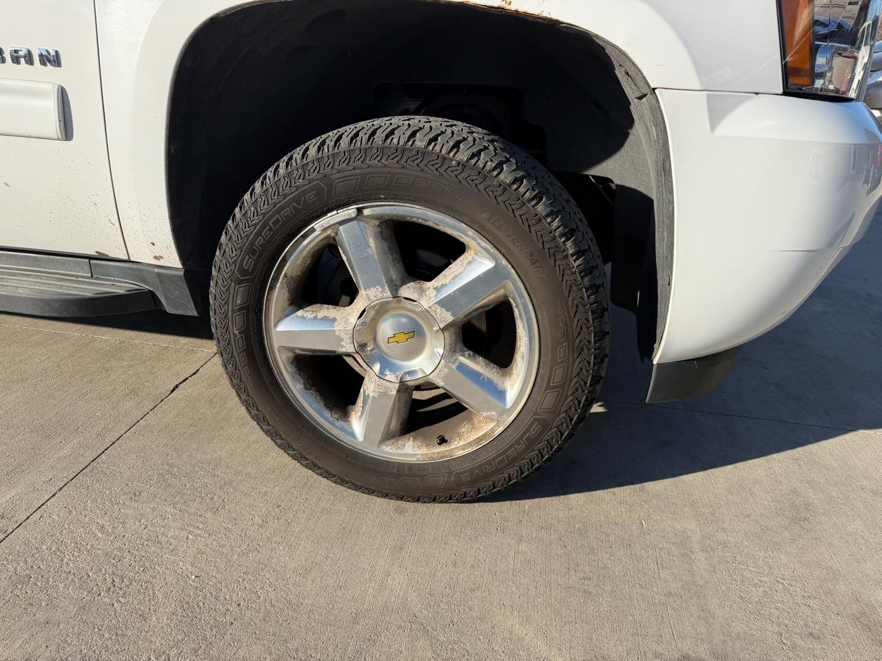 Chevrolet Suburban 4WD 4dr 1500 LT 2013