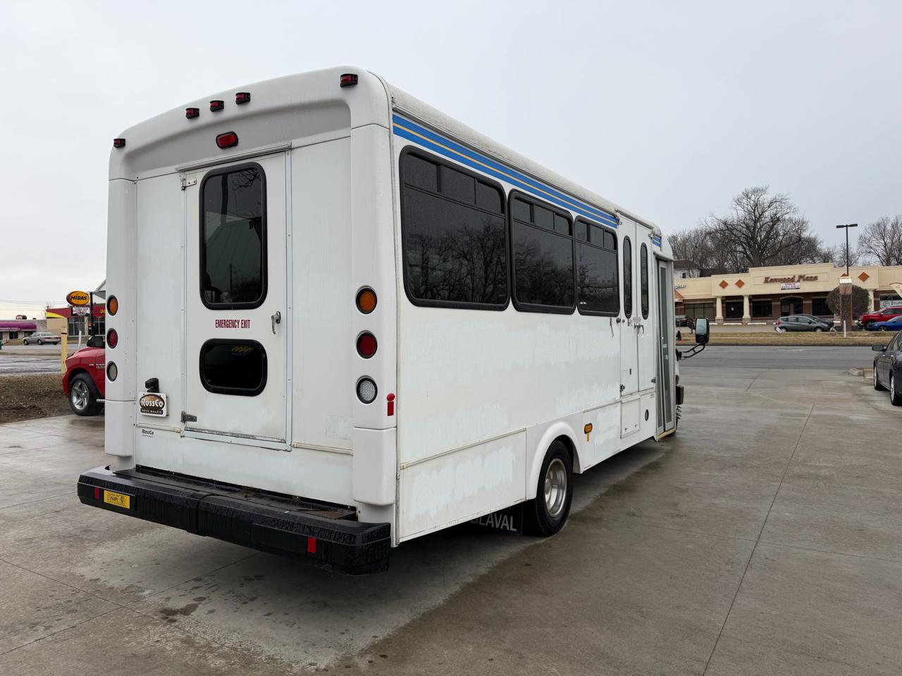 Ford Econoline Commercial Cutaway E-450 Super Duty 176" DRW 2015