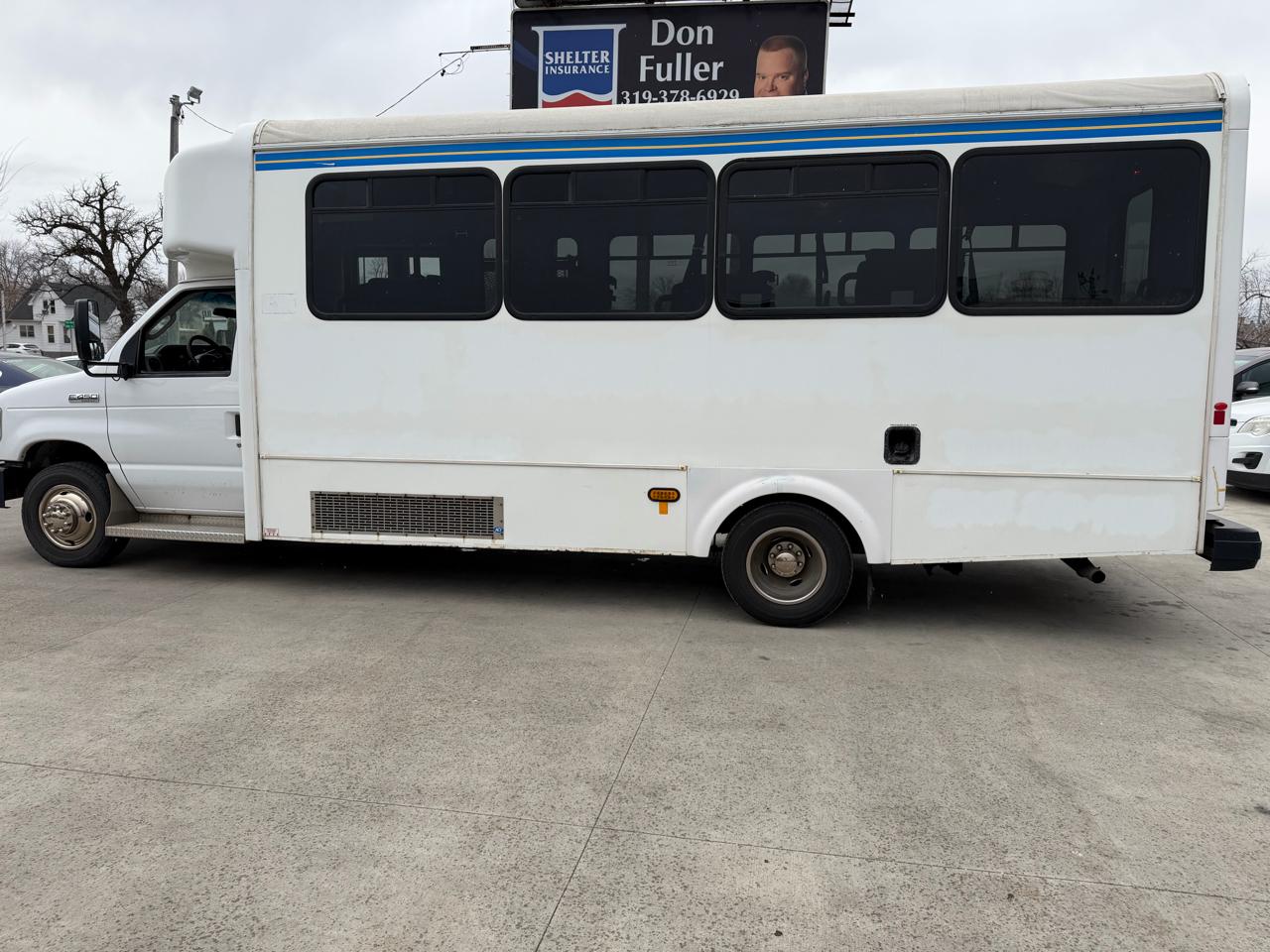 Ford Econoline Commercial Cutaway E-450 Super Duty 176" DRW 2015