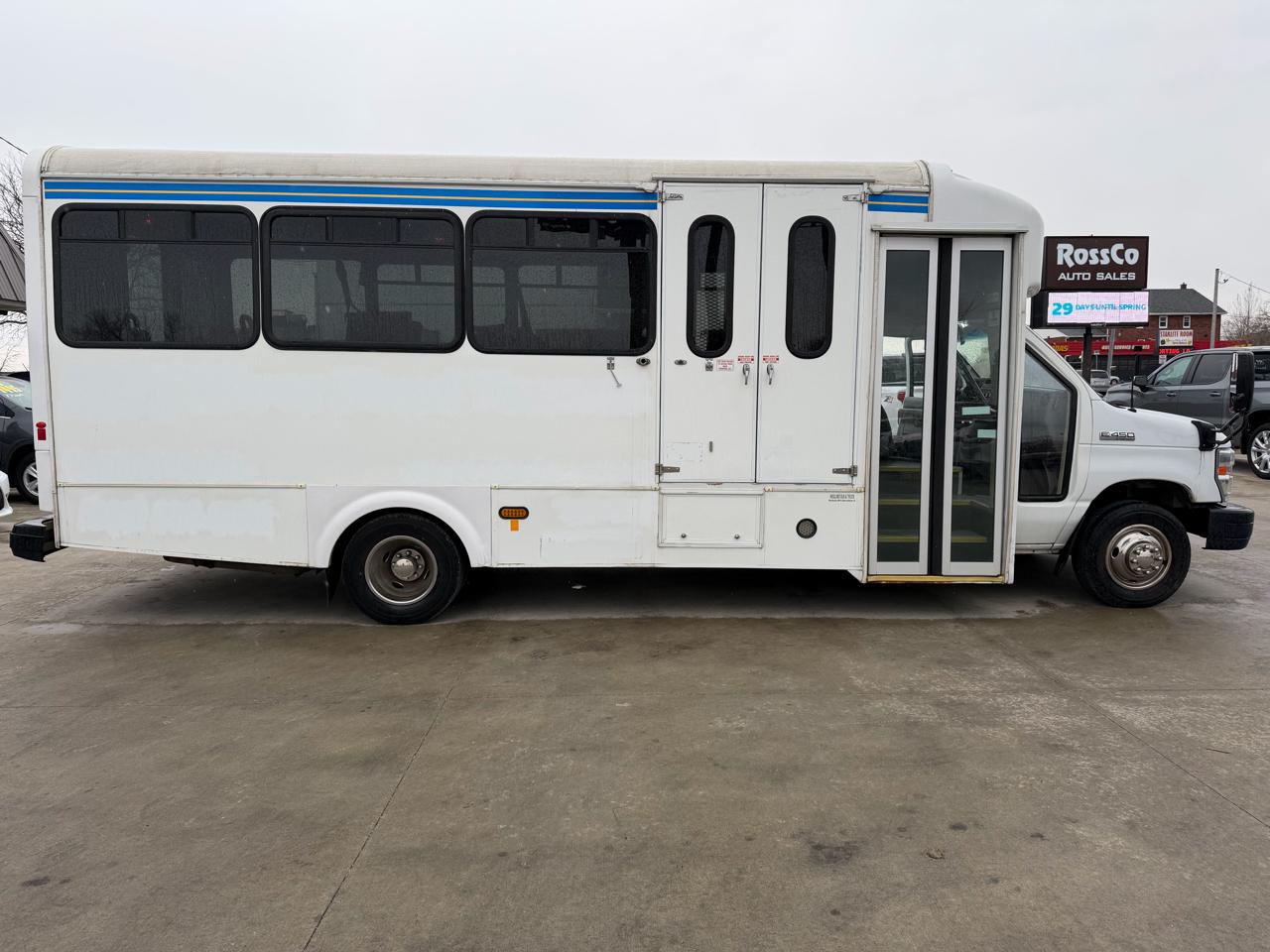 Ford Econoline Commercial Cutaway E-450 Super Duty 176" DRW 2015