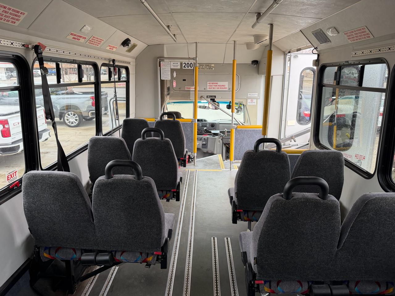 Ford Econoline Commercial Cutaway E-450 Super Duty 176" DRW 2015