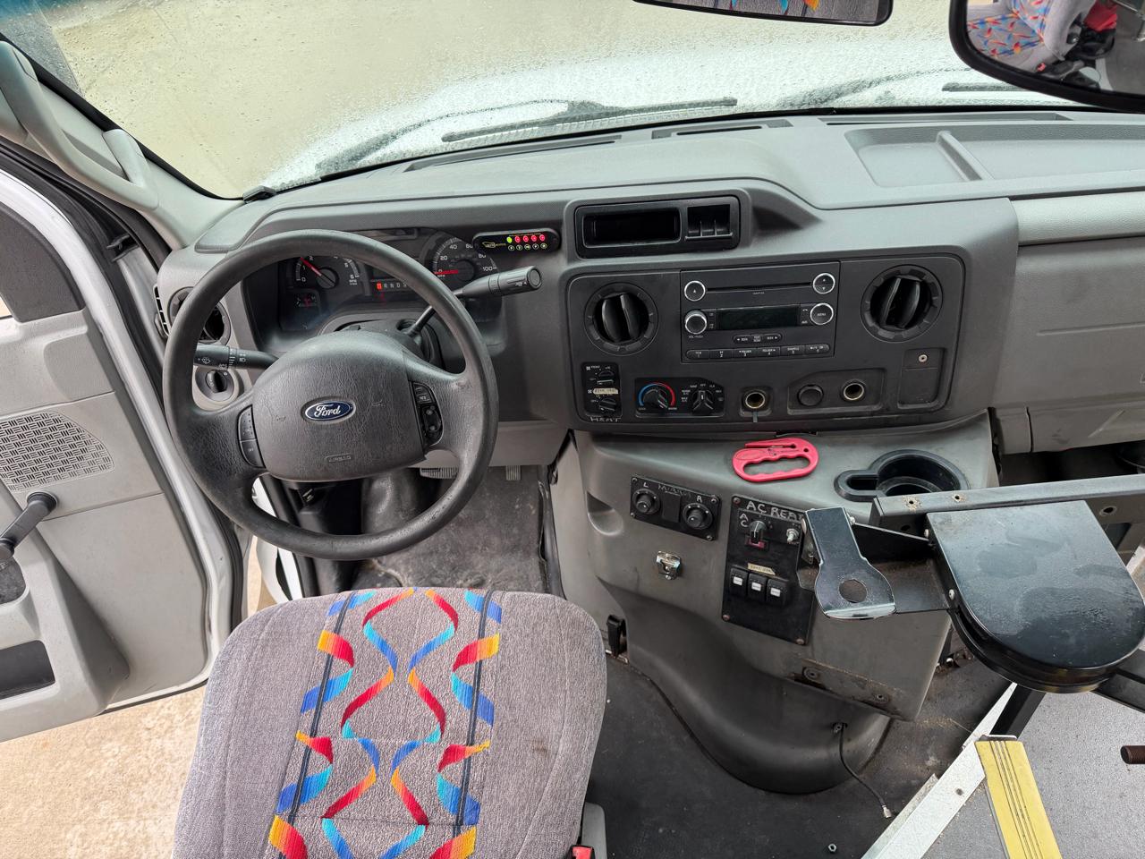 Ford Econoline Commercial Cutaway E-450 Super Duty 176" DRW 2015