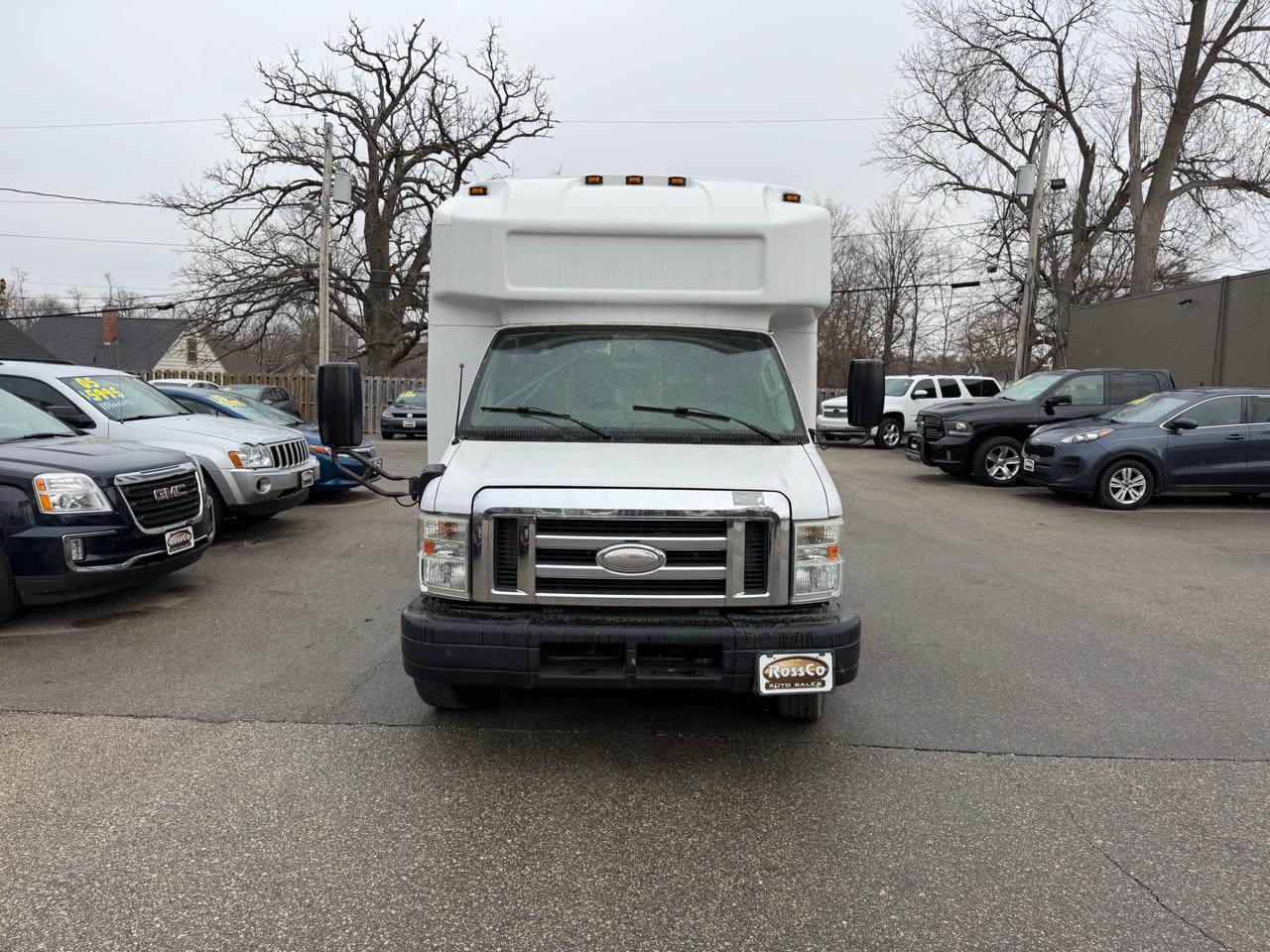 Ford Econoline Commercial Cutaway E-450 Super Duty 176" DRW 2015