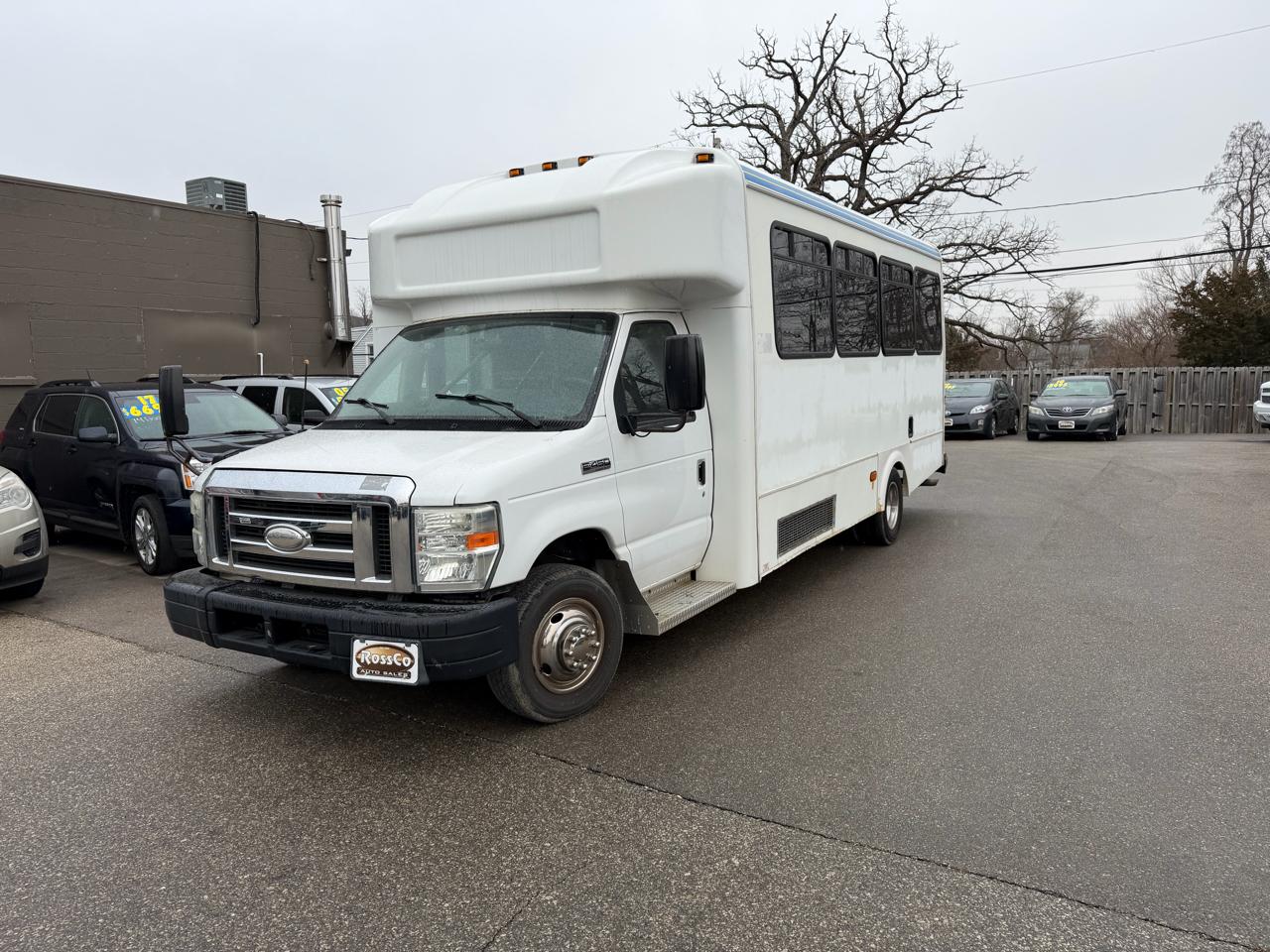 Ford Econoline Commercial Cutaway E-450 Super Duty 176" DRW 2015