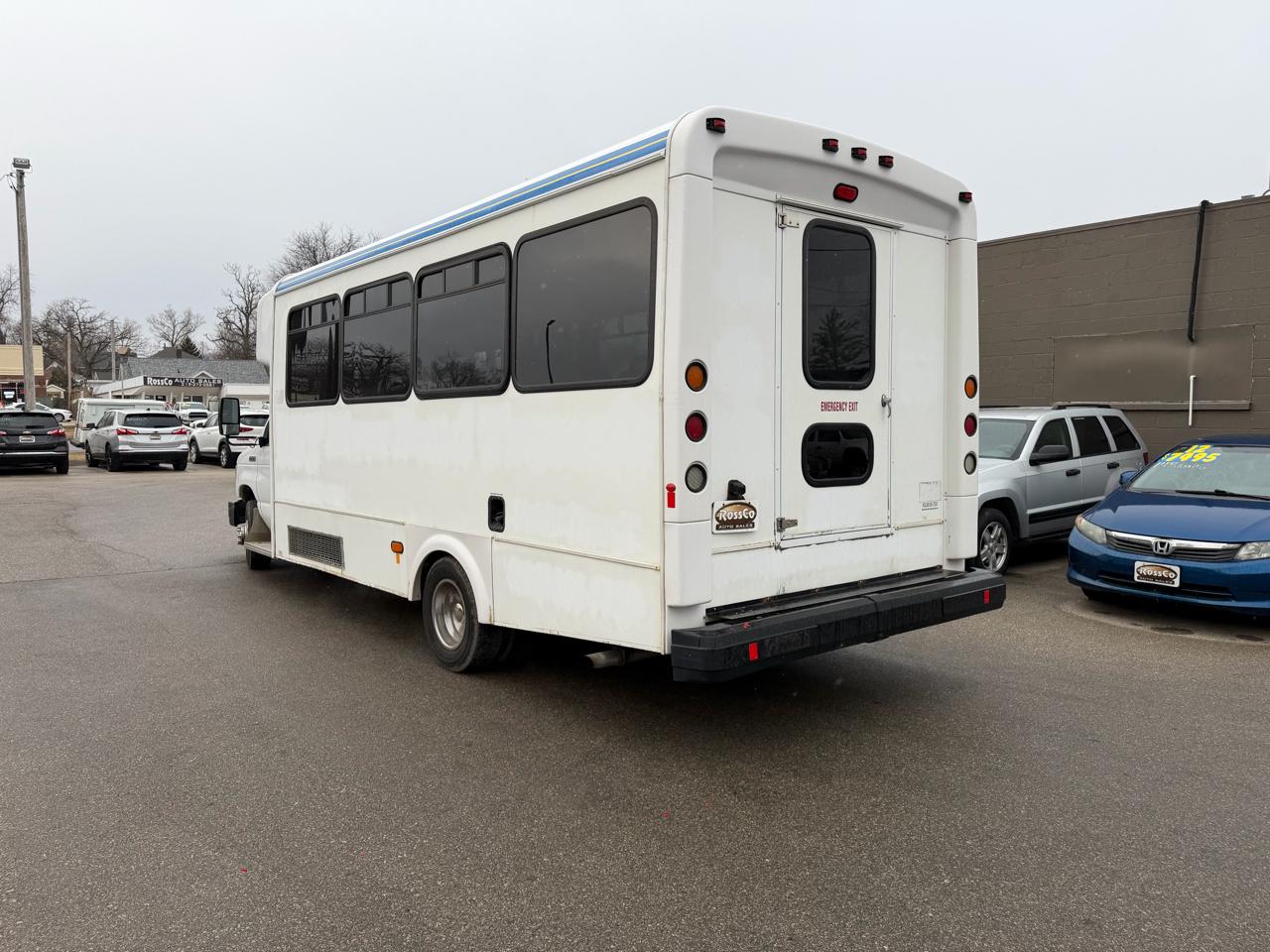 Ford Econoline Commercial Cutaway E-450 Super Duty 176" DRW 2015