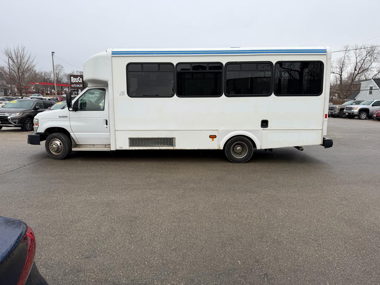 Ford Econoline Commercial Cutaway E-450 Super Duty 176" DRW 2015