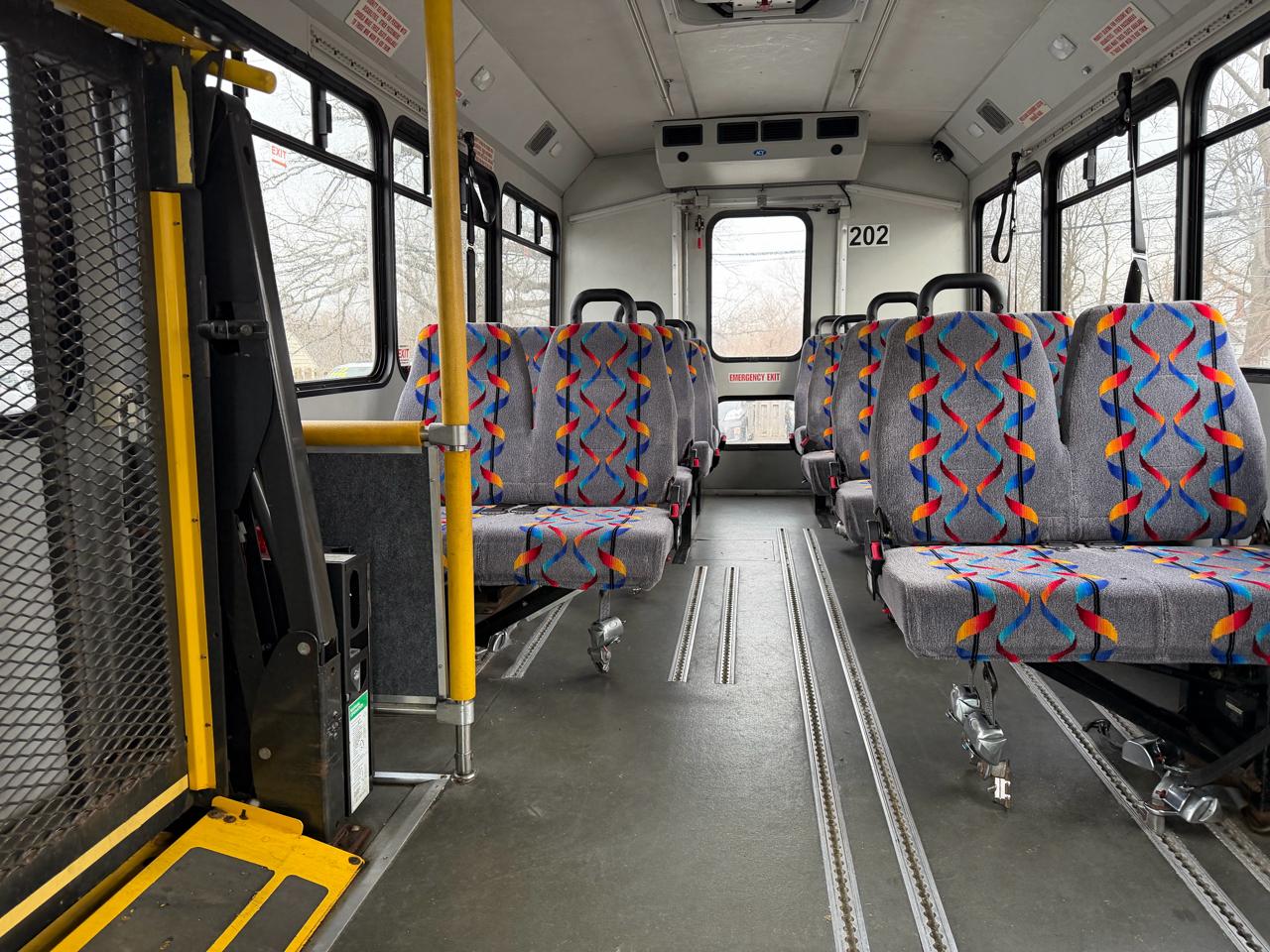 Ford Econoline Commercial Cutaway E-450 Super Duty 176" DRW 2015