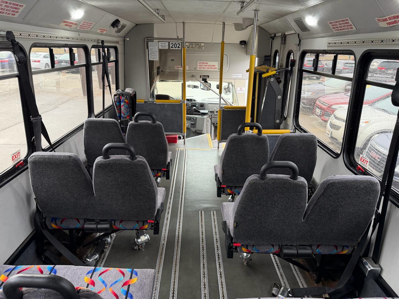 Ford Econoline Commercial Cutaway E-450 Super Duty 176" DRW 2015