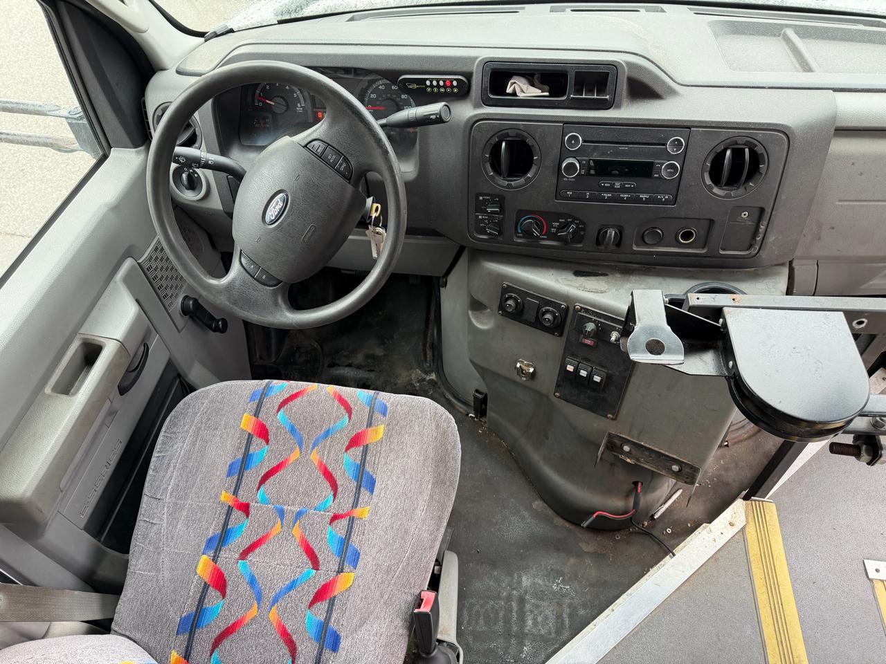 Ford Econoline Commercial Cutaway E-450 Super Duty 176" DRW 2015