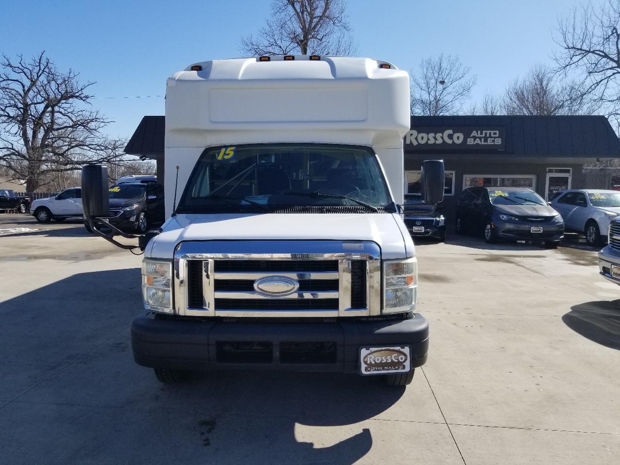 Ford Econoline Commercial Cutaway E-450 Super Duty 176" DRW 2015