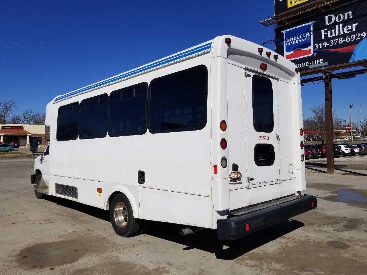 Ford Econoline Commercial Cutaway E-450 Super Duty 176" DRW 2015