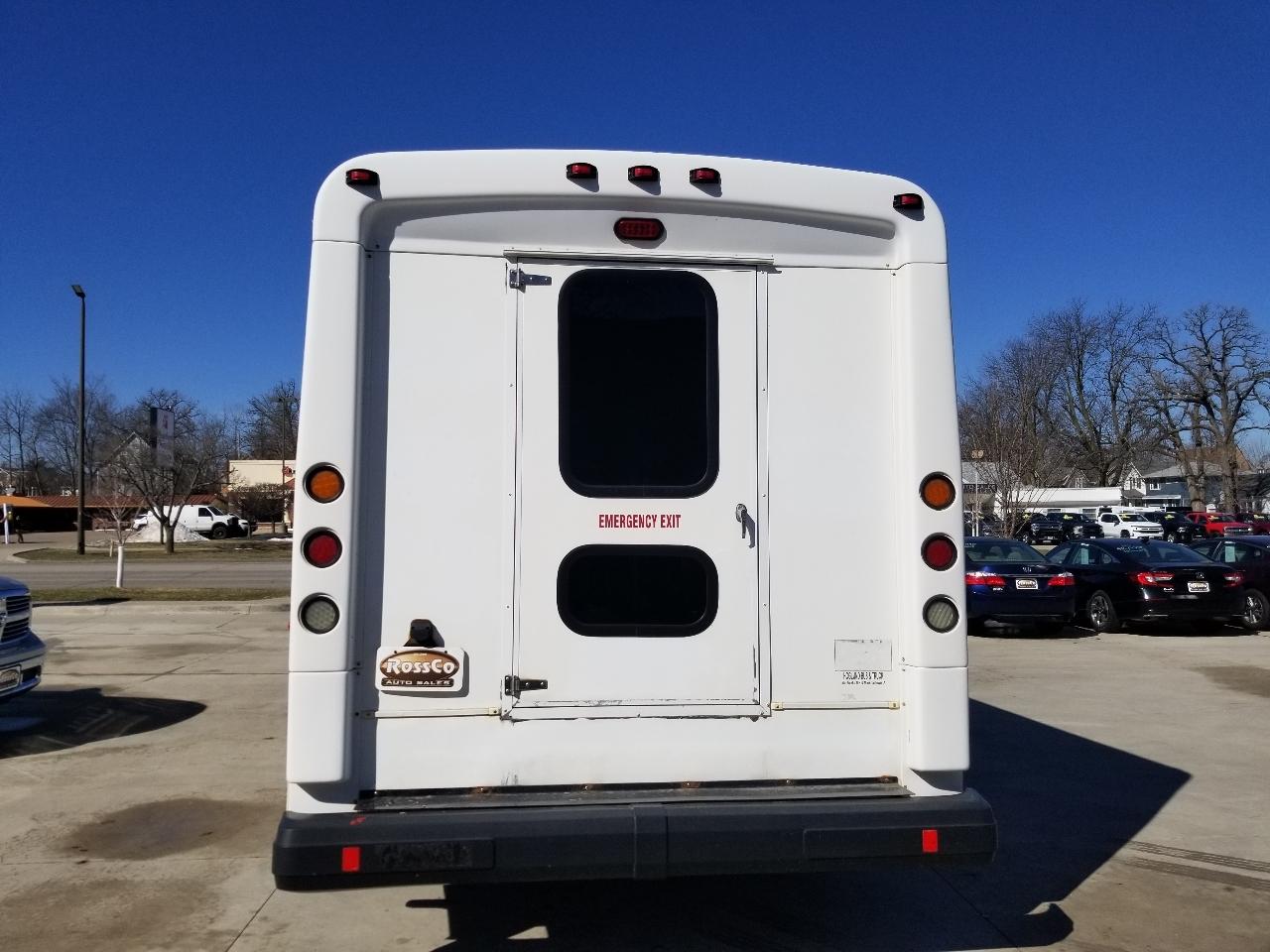 Ford Econoline Commercial Cutaway E-450 Super Duty 176" DRW 2015