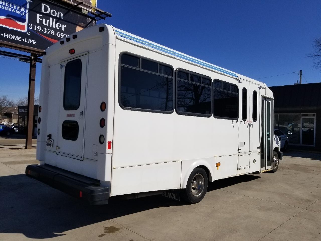 Ford Econoline Commercial Cutaway E-450 Super Duty 176" DRW 2015