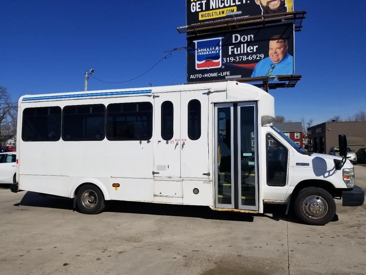 Ford Econoline Commercial Cutaway E-450 Super Duty 176" DRW 2015