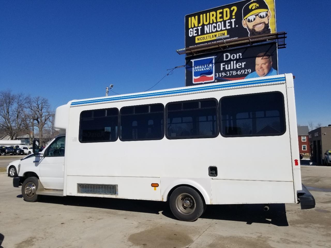 Ford Econoline Commercial Cutaway E-450 Super Duty 176" DRW 2015