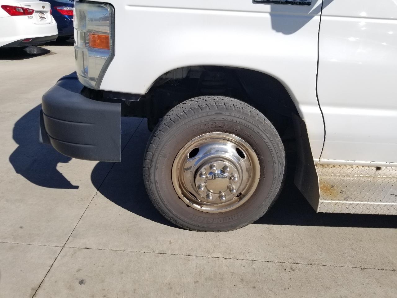 Ford Econoline Commercial Cutaway E-450 Super Duty 176" DRW 2015