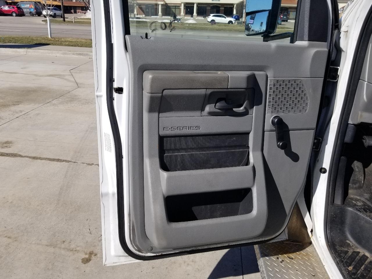 Ford Econoline Commercial Cutaway E-450 Super Duty 176" DRW 2015