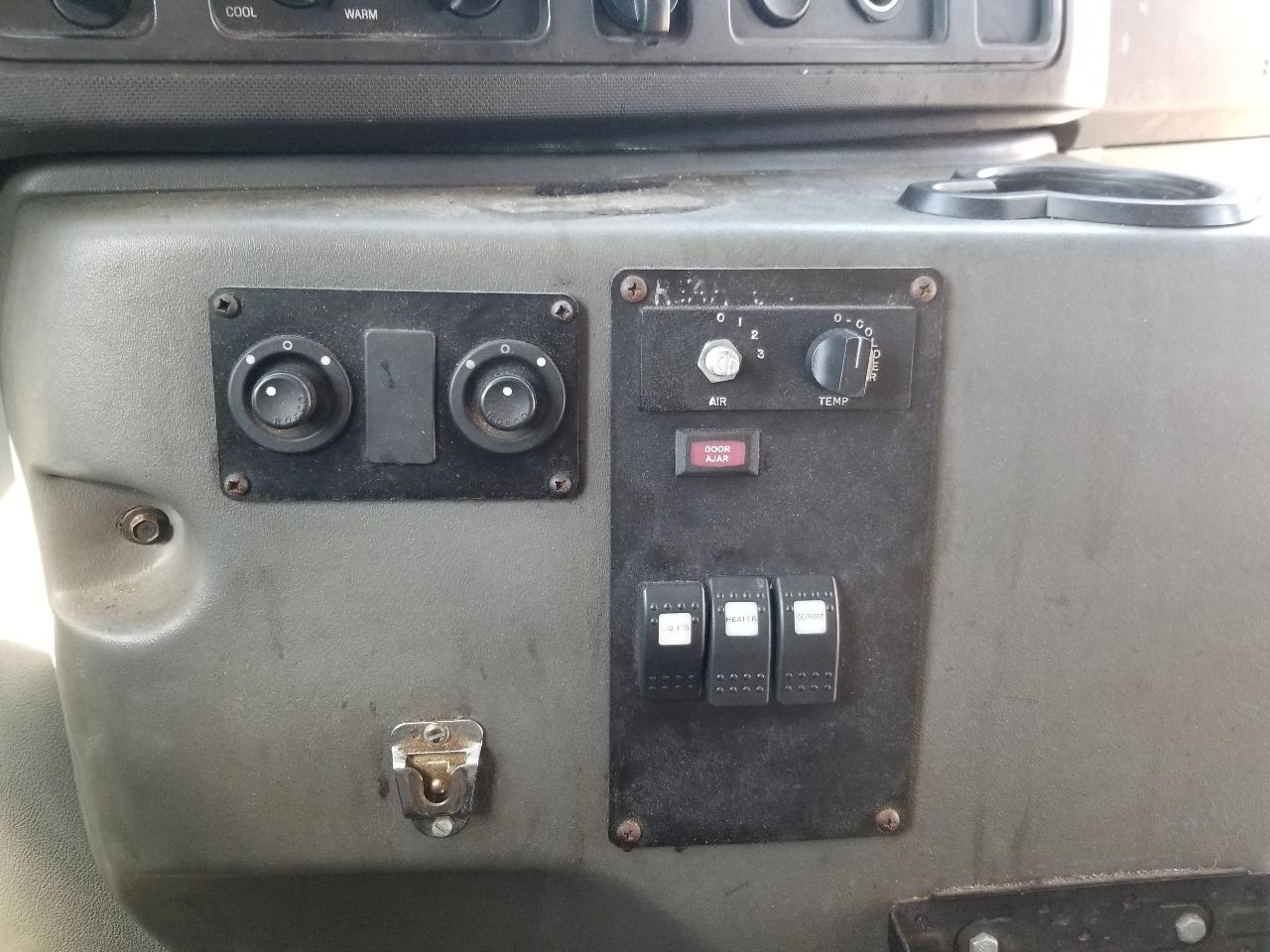 Ford Econoline Commercial Cutaway E-450 Super Duty 176" DRW 2015