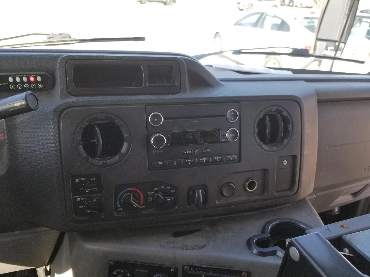 Ford Econoline Commercial Cutaway E-450 Super Duty 176" DRW 2015