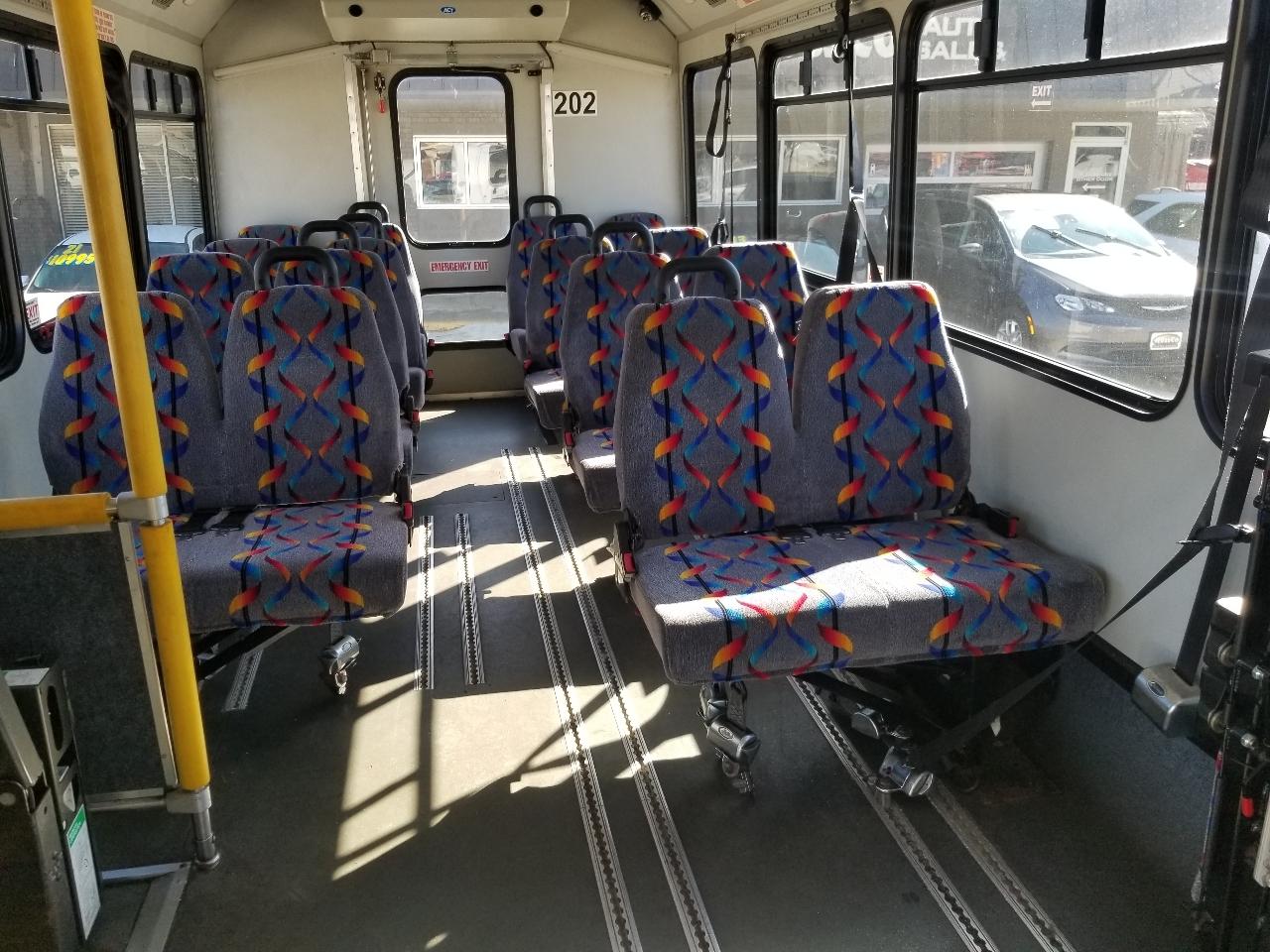 Ford Econoline Commercial Cutaway E-450 Super Duty 176" DRW 2015