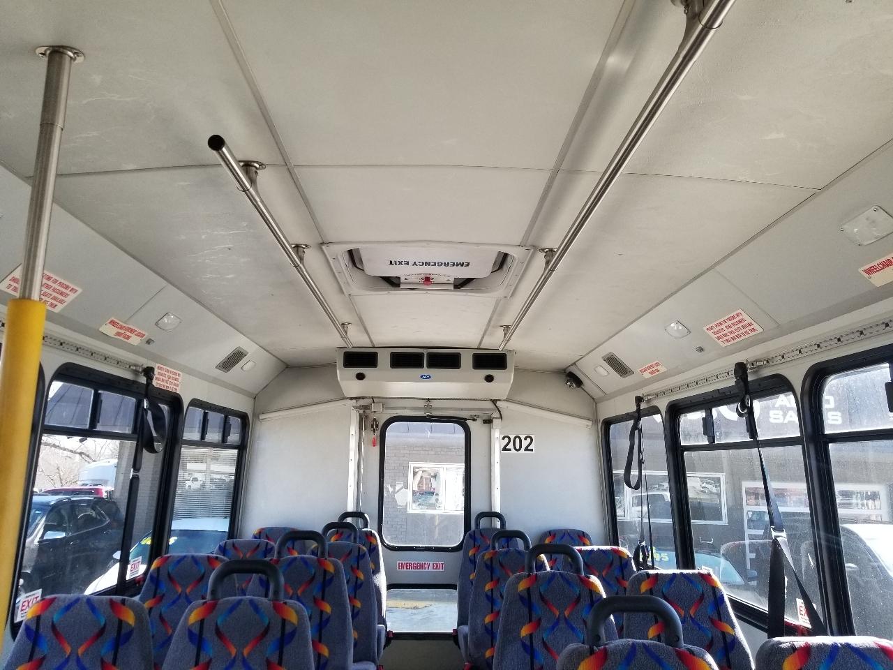 Ford Econoline Commercial Cutaway E-450 Super Duty 176" DRW 2015