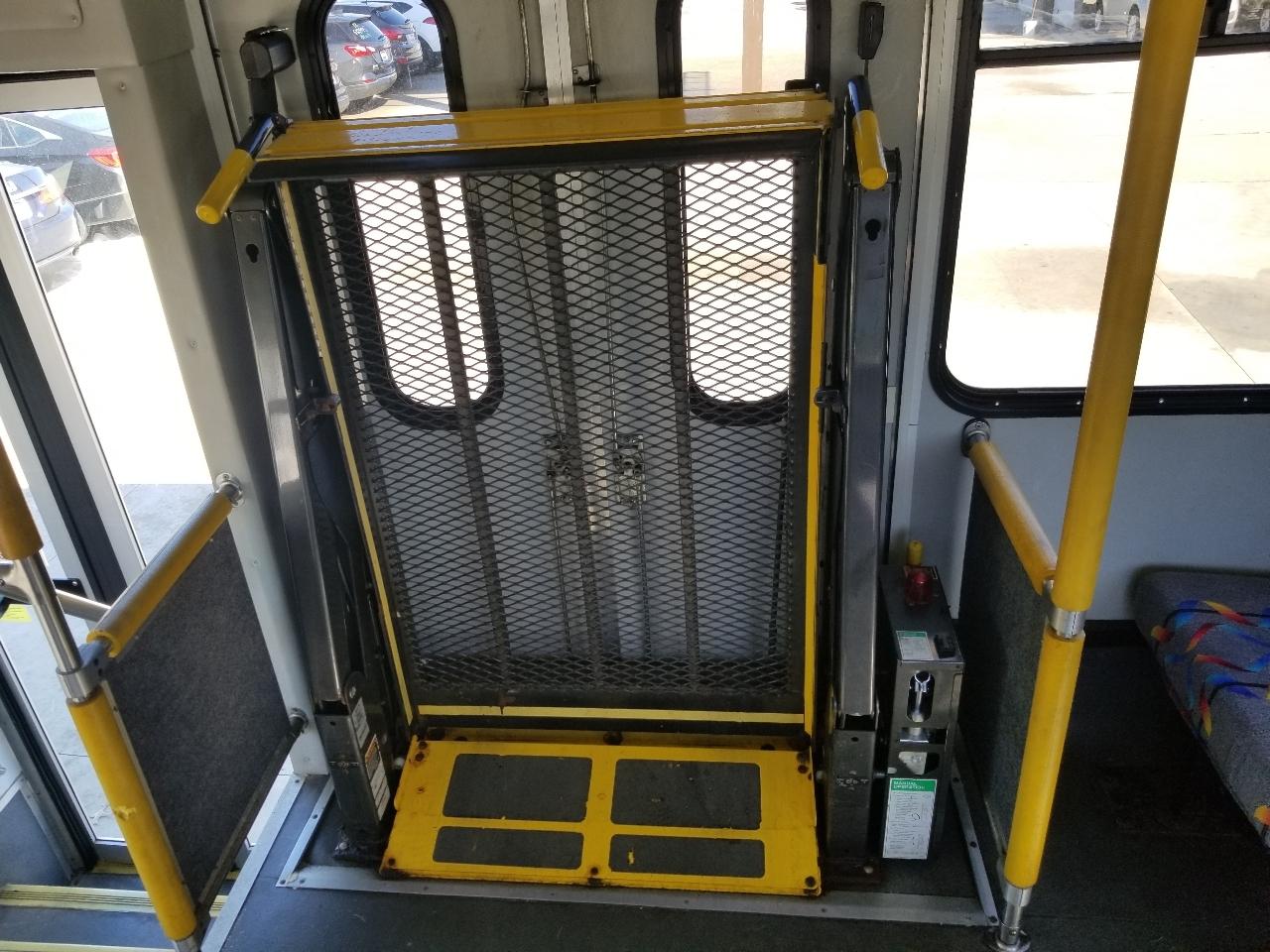 Ford Econoline Commercial Cutaway E-450 Super Duty 176" DRW 2015