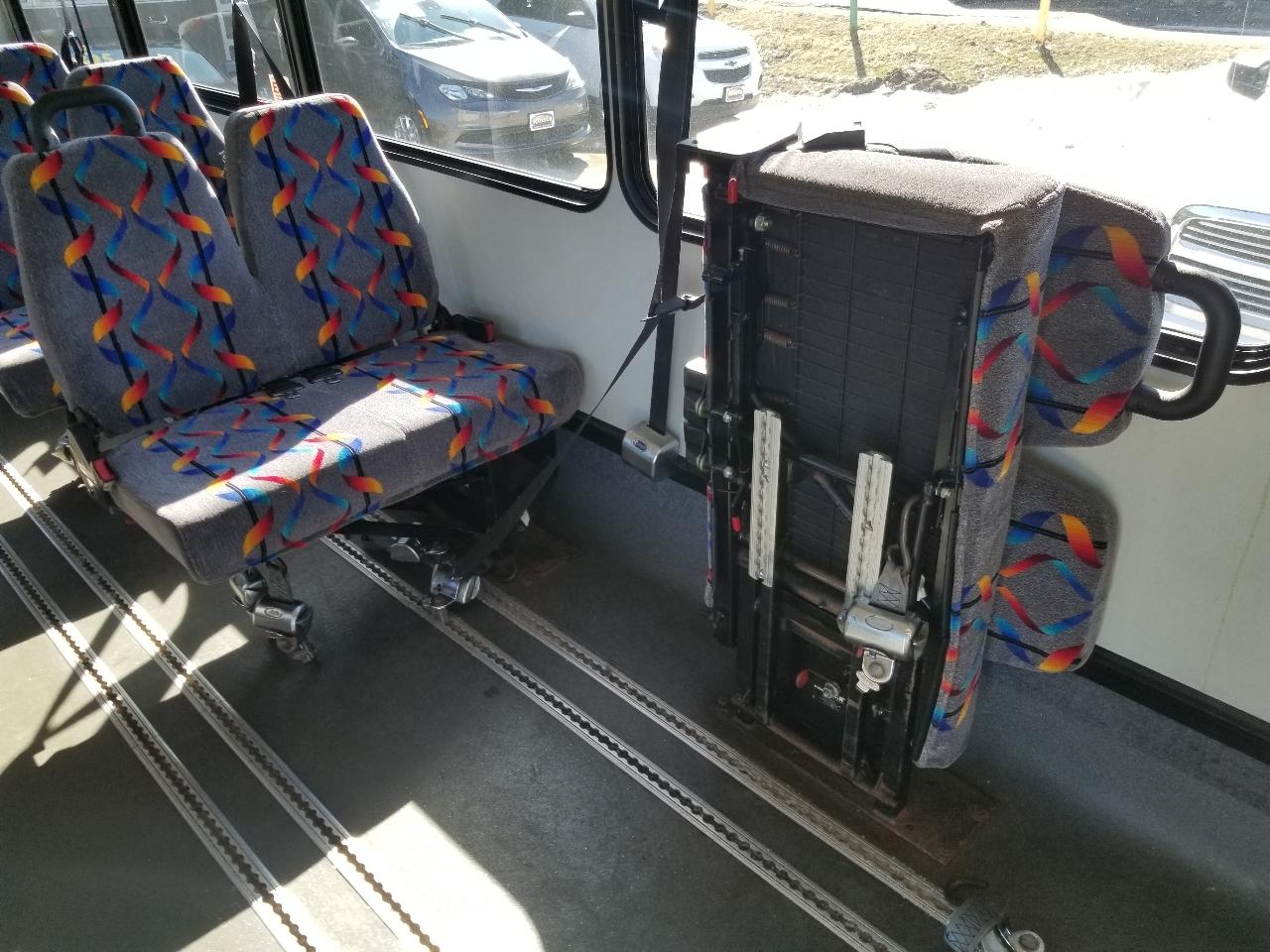 Ford Econoline Commercial Cutaway E-450 Super Duty 176" DRW 2015