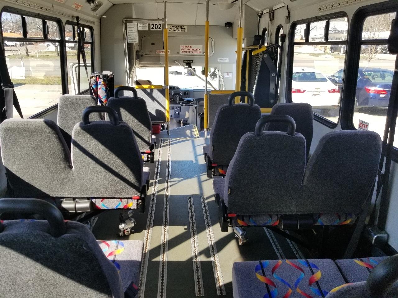 Ford Econoline Commercial Cutaway E-450 Super Duty 176" DRW 2015