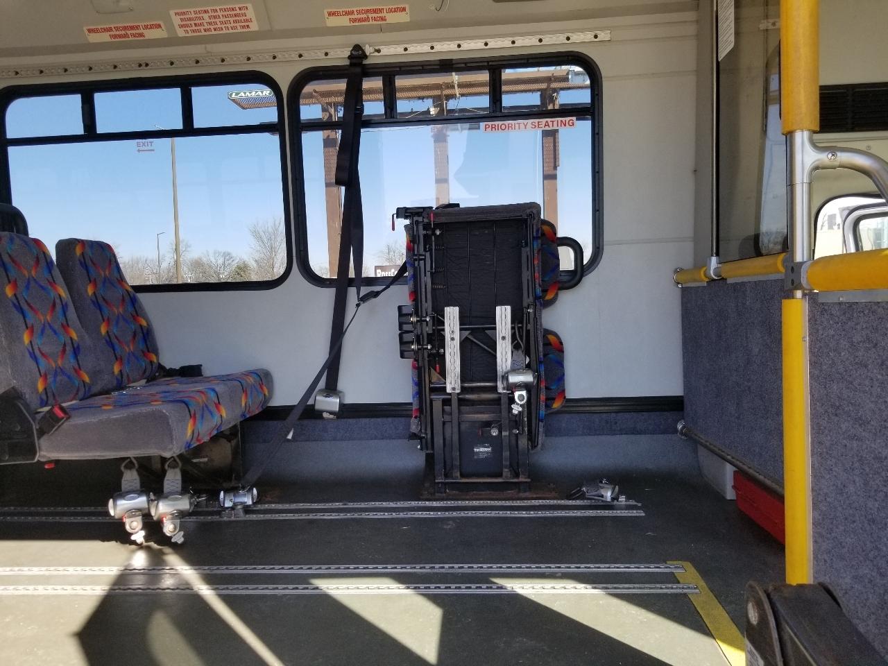 Ford Econoline Commercial Cutaway E-450 Super Duty 176" DRW 2015