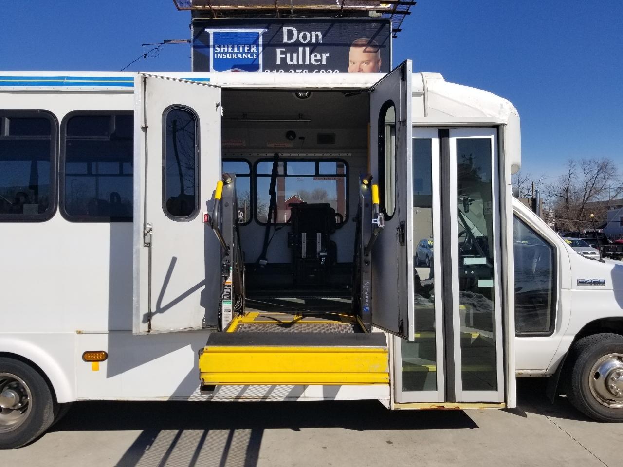 Ford Econoline Commercial Cutaway E-450 Super Duty 176" DRW 2015