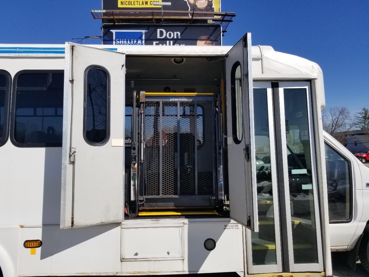 Ford Econoline Commercial Cutaway E-450 Super Duty 176" DRW 2015