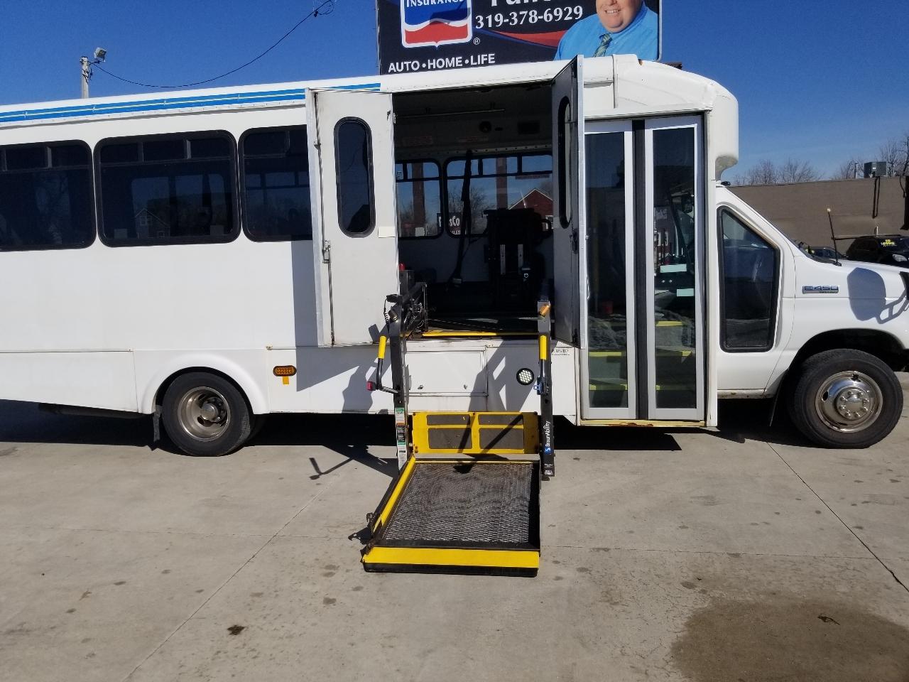 Ford Econoline Commercial Cutaway E-450 Super Duty 176" DRW 2015