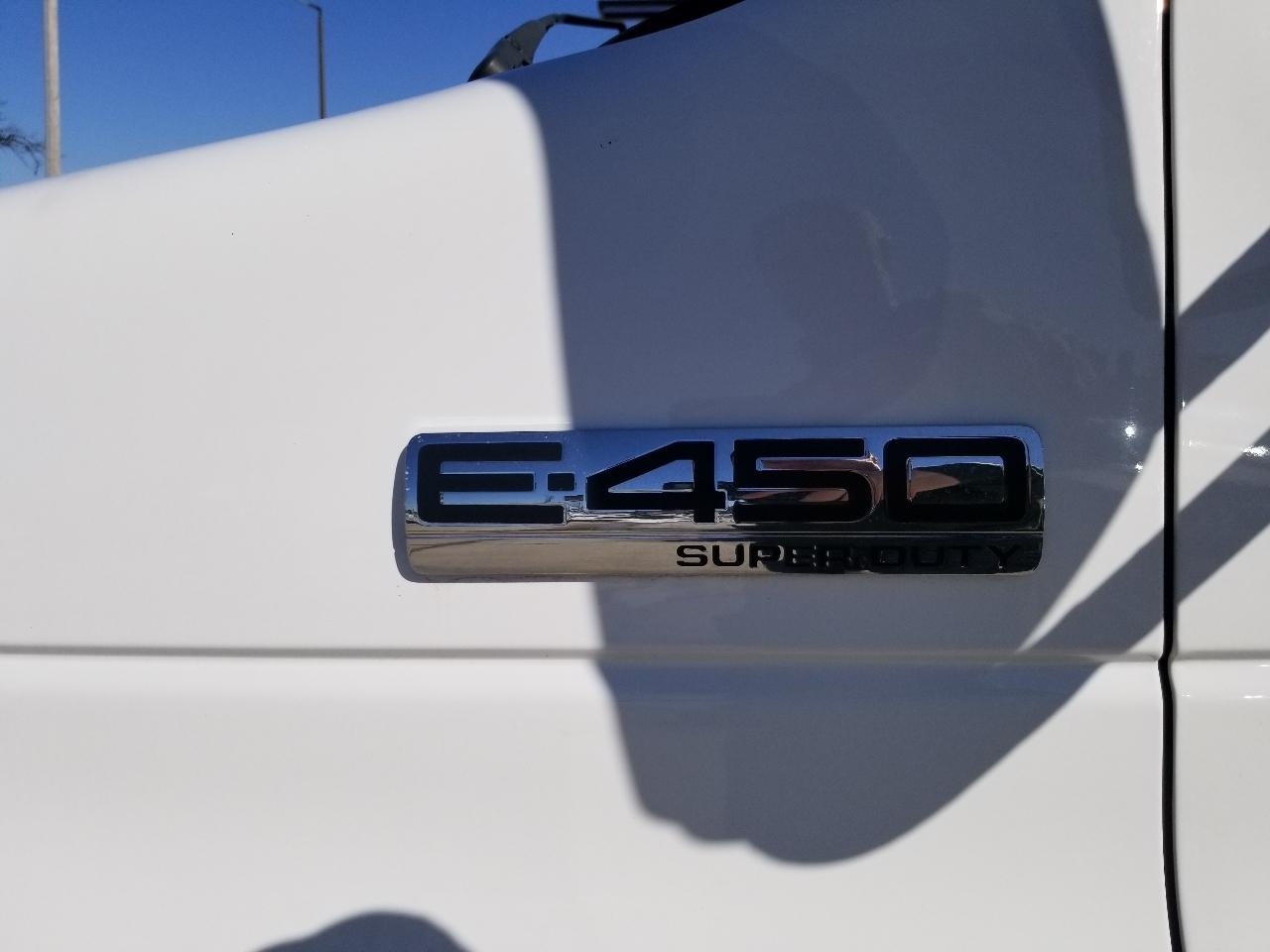 Ford Econoline Commercial Cutaway E-450 Super Duty 176" DRW 2015