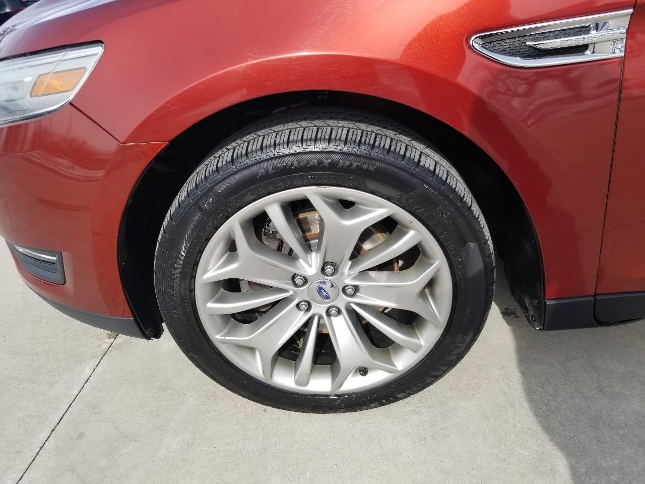 Ford Taurus 4dr Sdn Limited FWD 2014