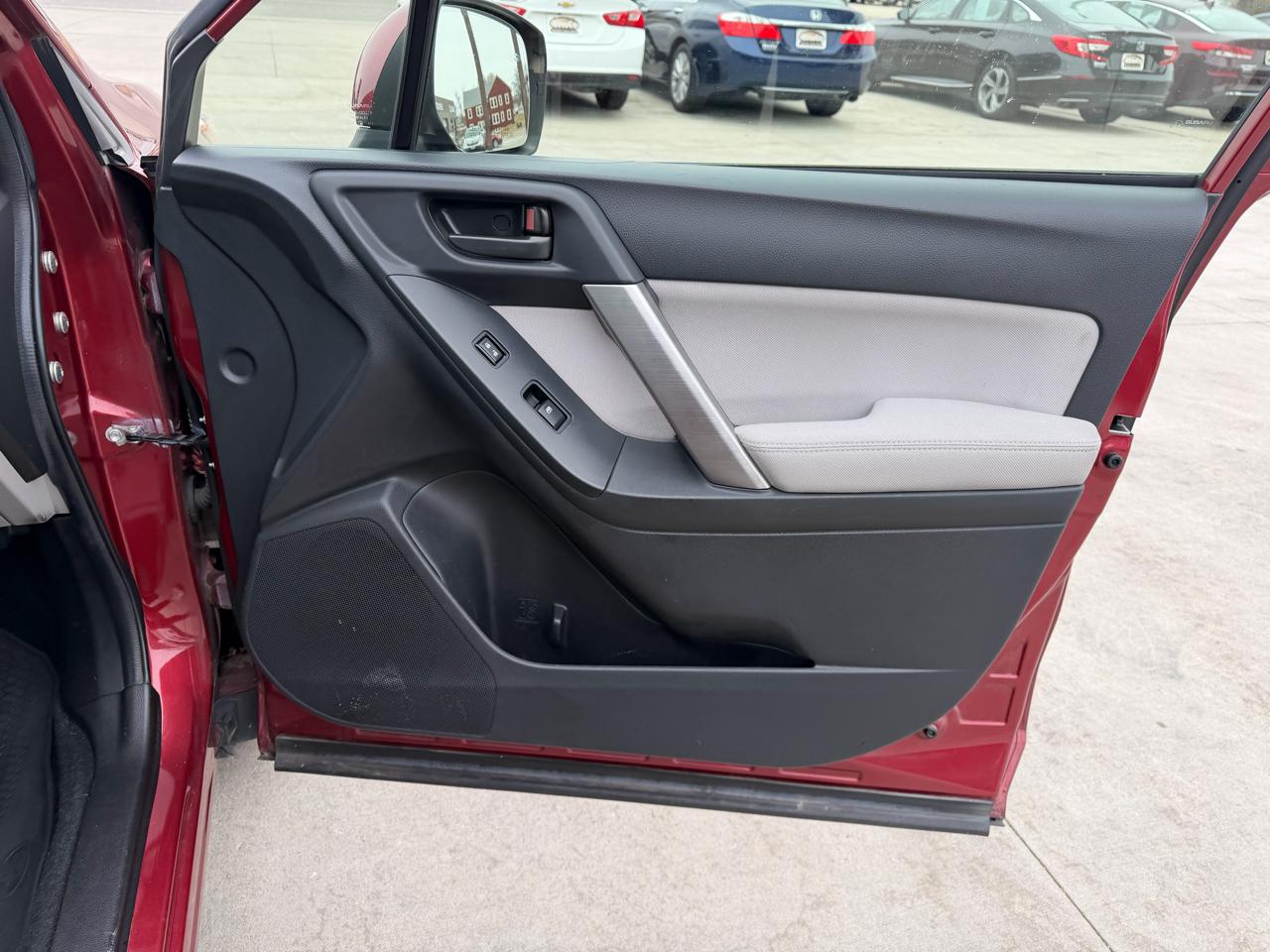 Subaru Forester 4dr CVT 2.5i Premium PZEV 2015