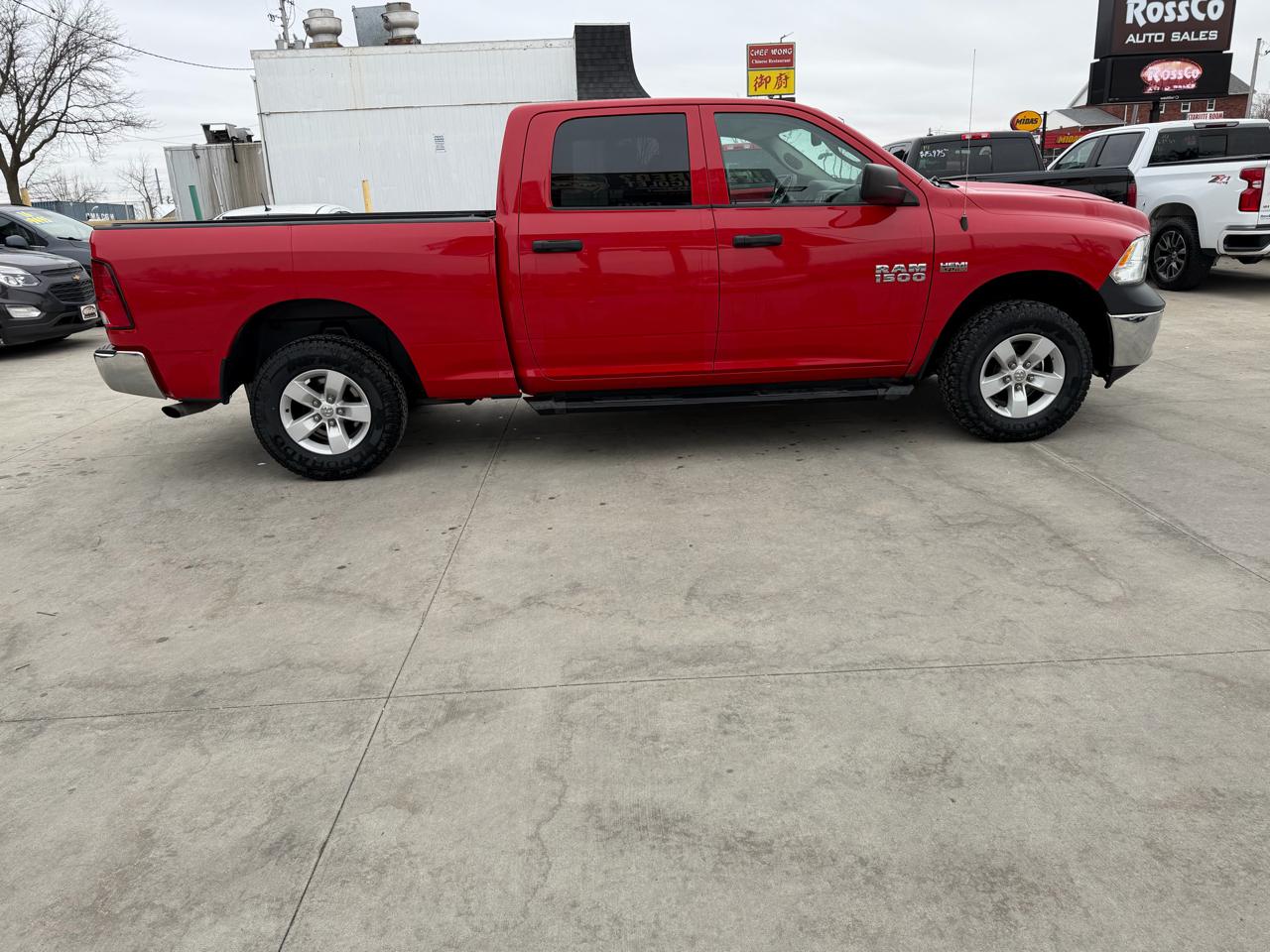 RAM 1500 Tradesman 4x4 Crew Cab 6'4" Box 2017
