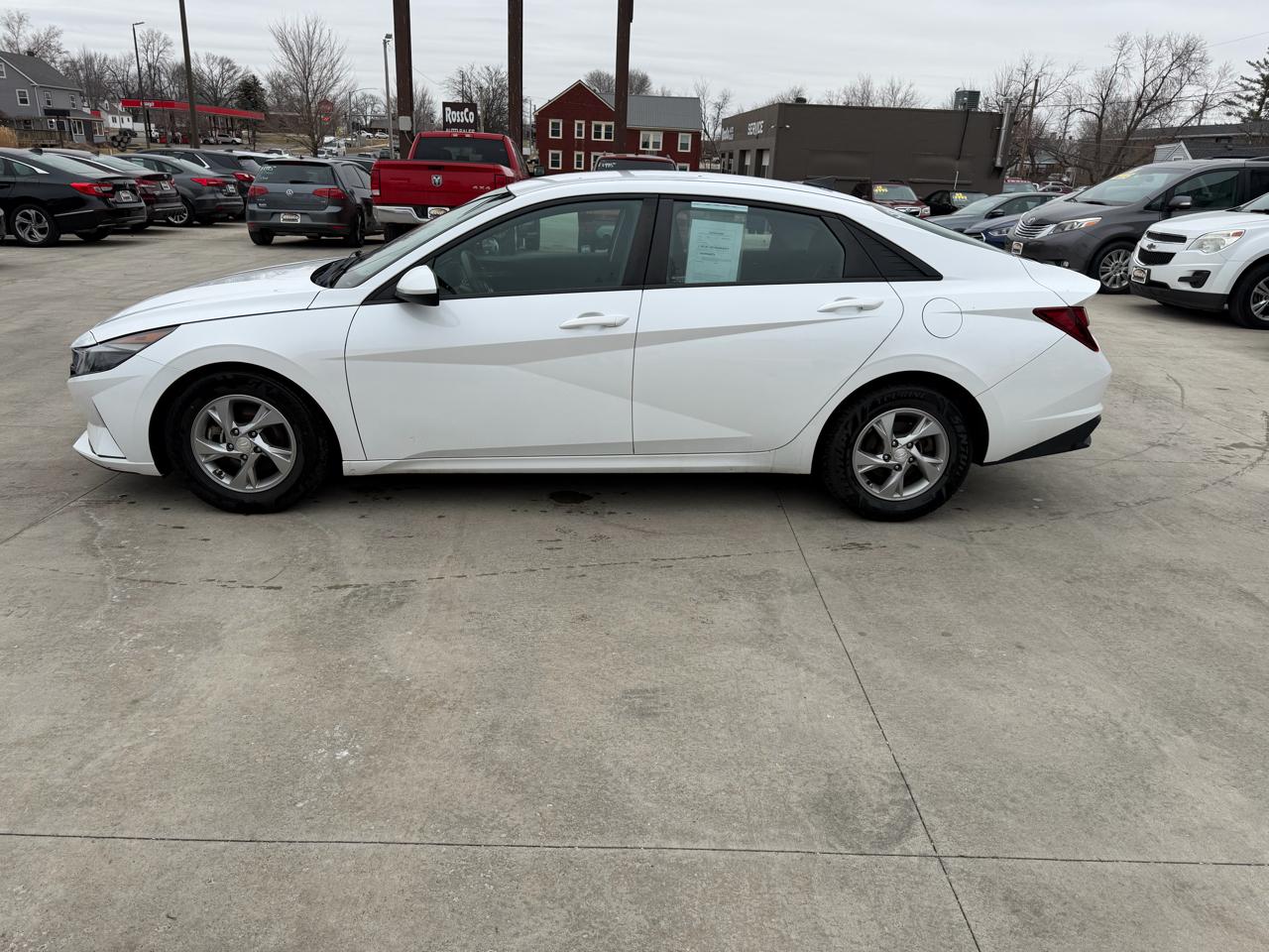 Hyundai Elantra SE IVT 2021