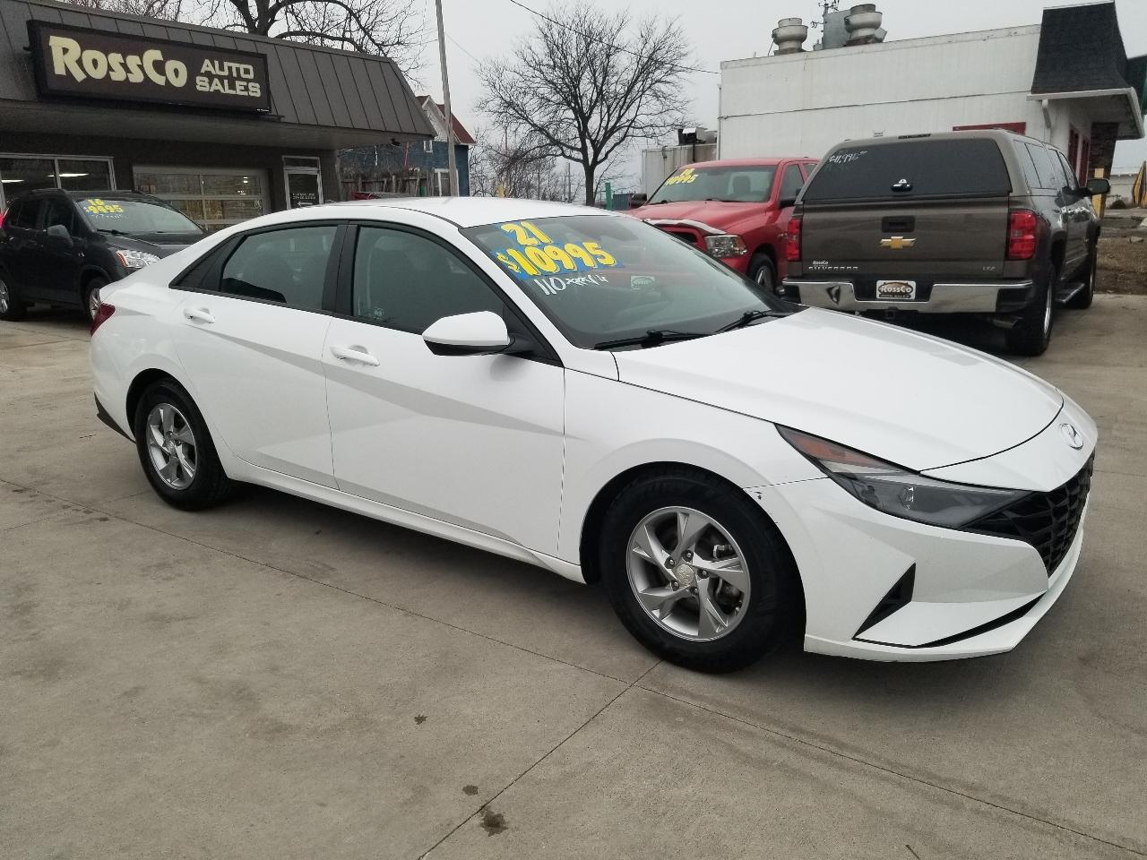 Hyundai Elantra SE IVT 2021