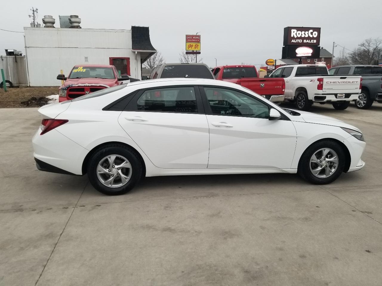 Hyundai Elantra SE IVT 2021