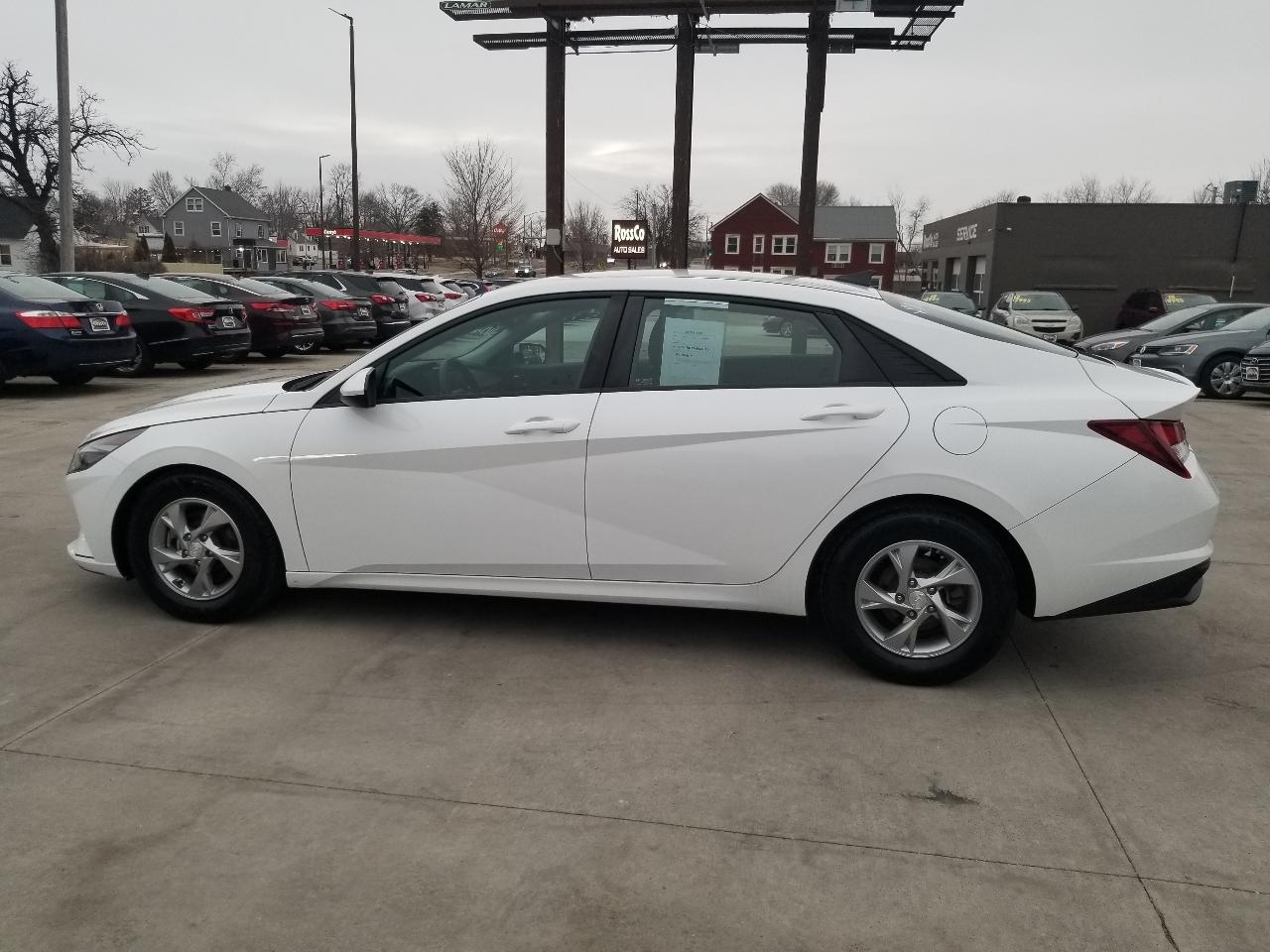 Hyundai Elantra SE IVT 2021