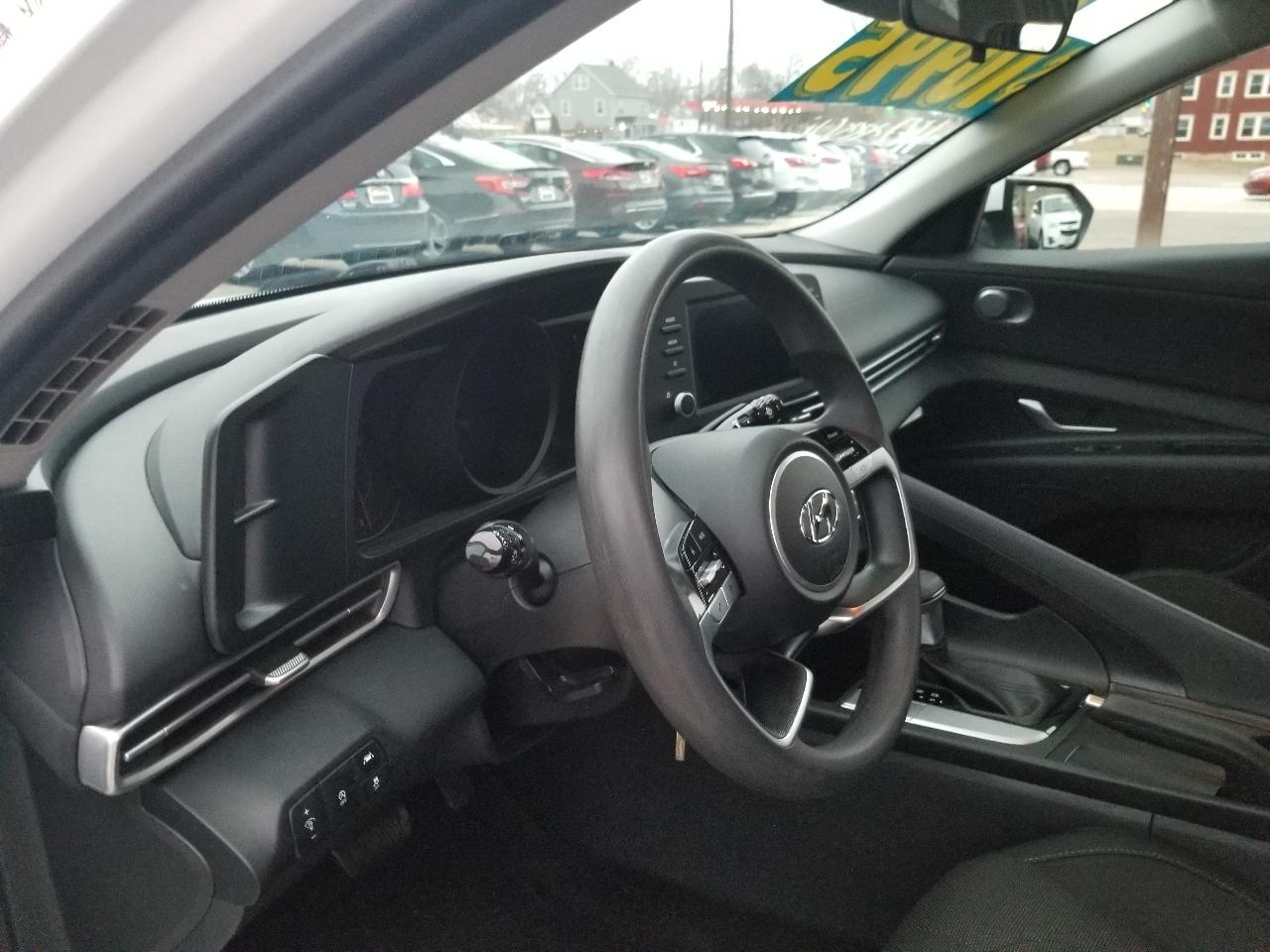 Hyundai Elantra SE IVT 2021