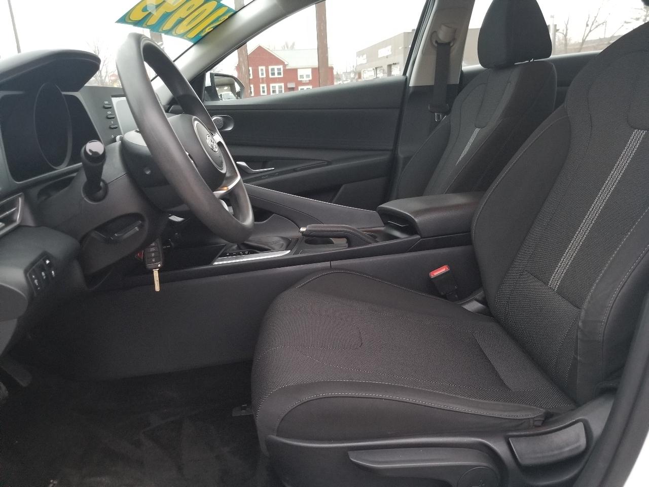 Hyundai Elantra SE IVT 2021