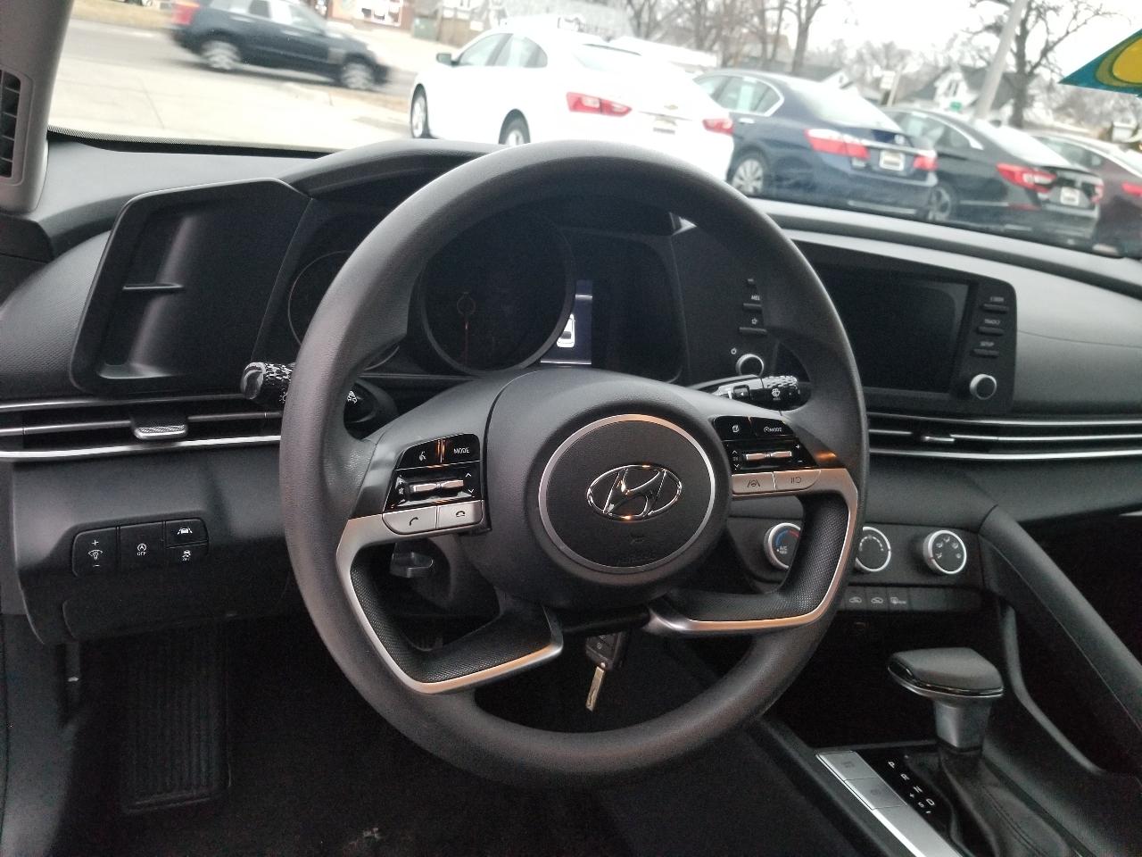 Hyundai Elantra SE IVT 2021