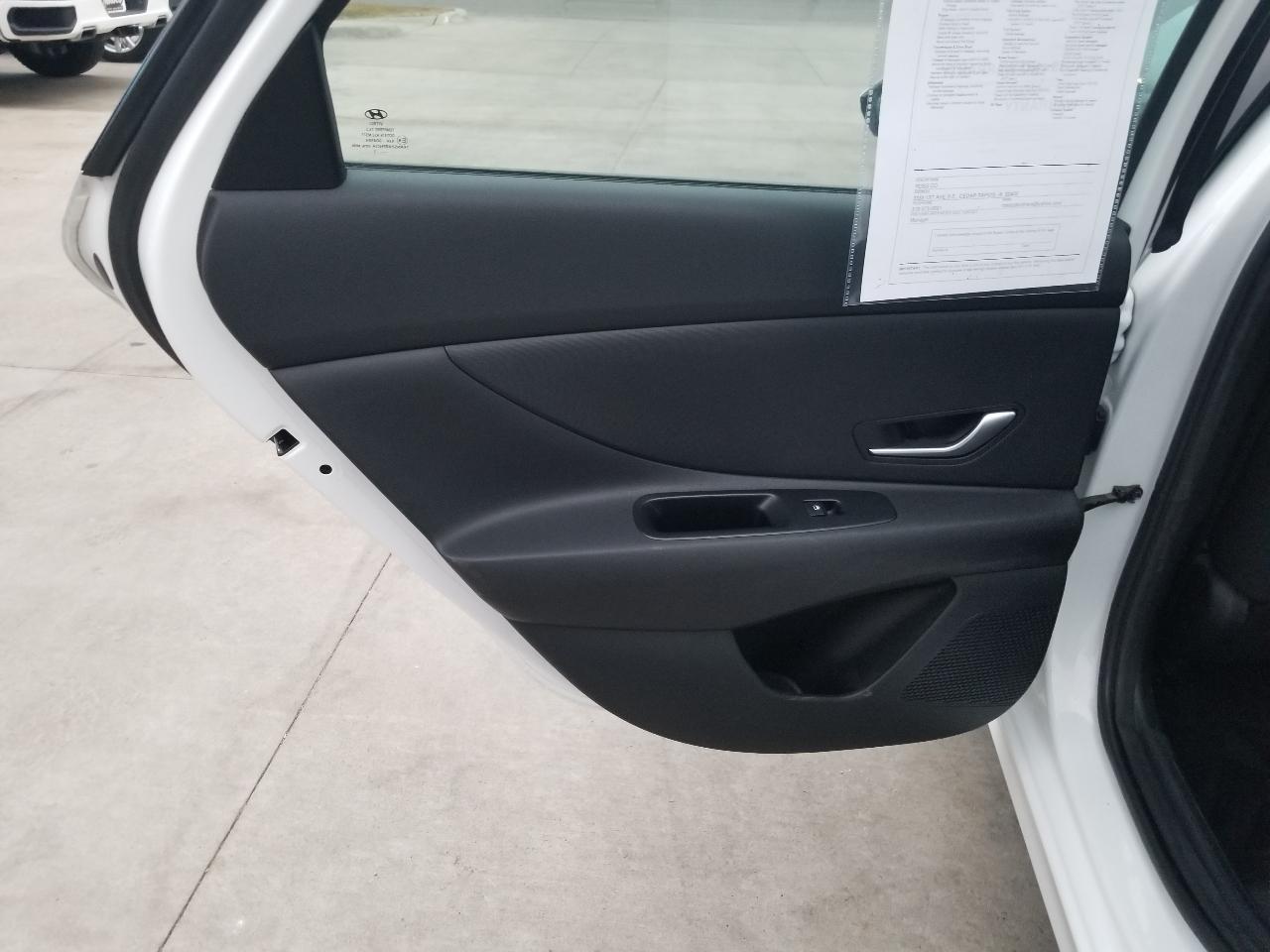 Hyundai Elantra SE IVT 2021