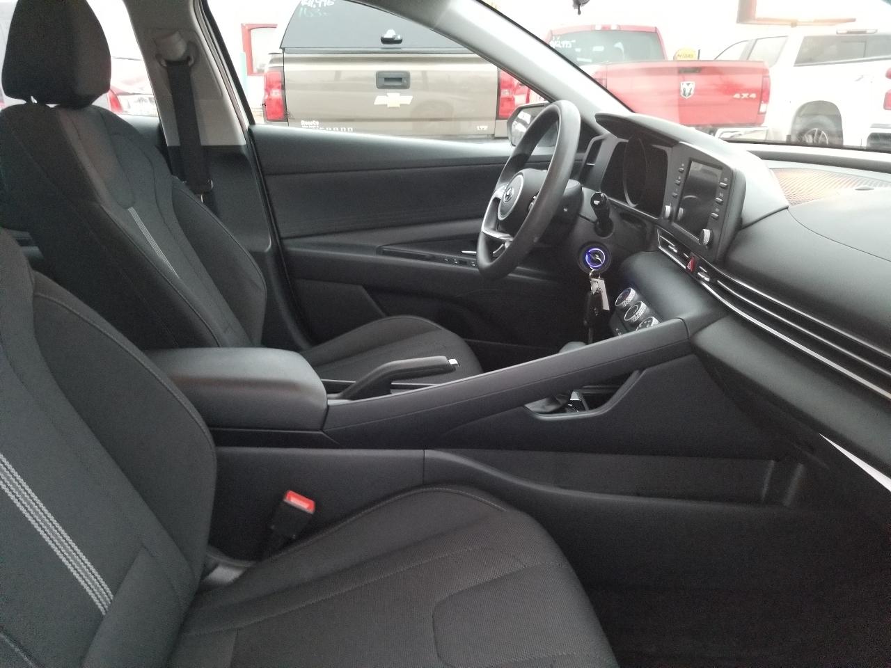 Hyundai Elantra SE IVT 2021