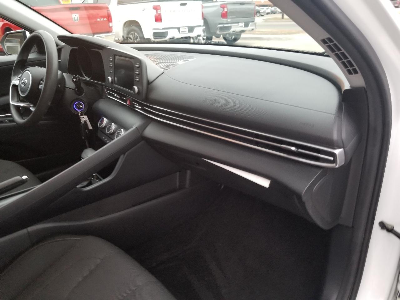 Hyundai Elantra SE IVT 2021