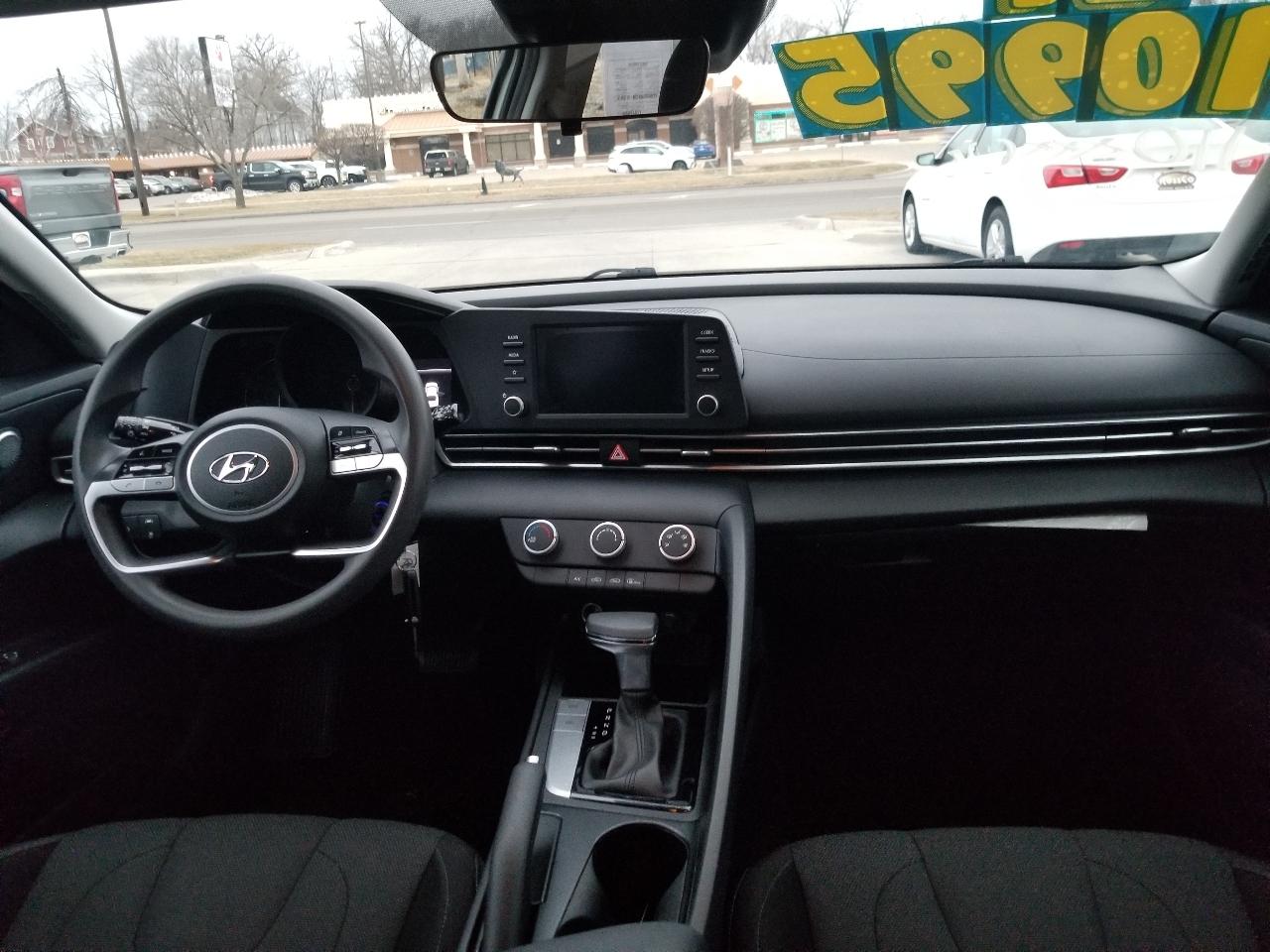 Hyundai Elantra SE IVT 2021