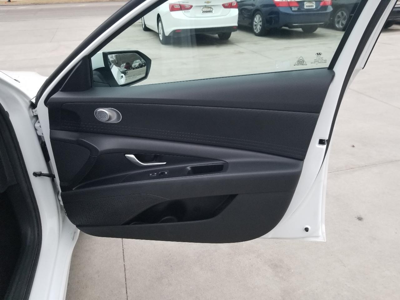 Hyundai Elantra SE IVT 2021